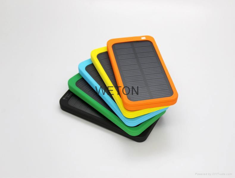 5000 mAh Lithium Polymer Solar Power Charger / Powerbank 2