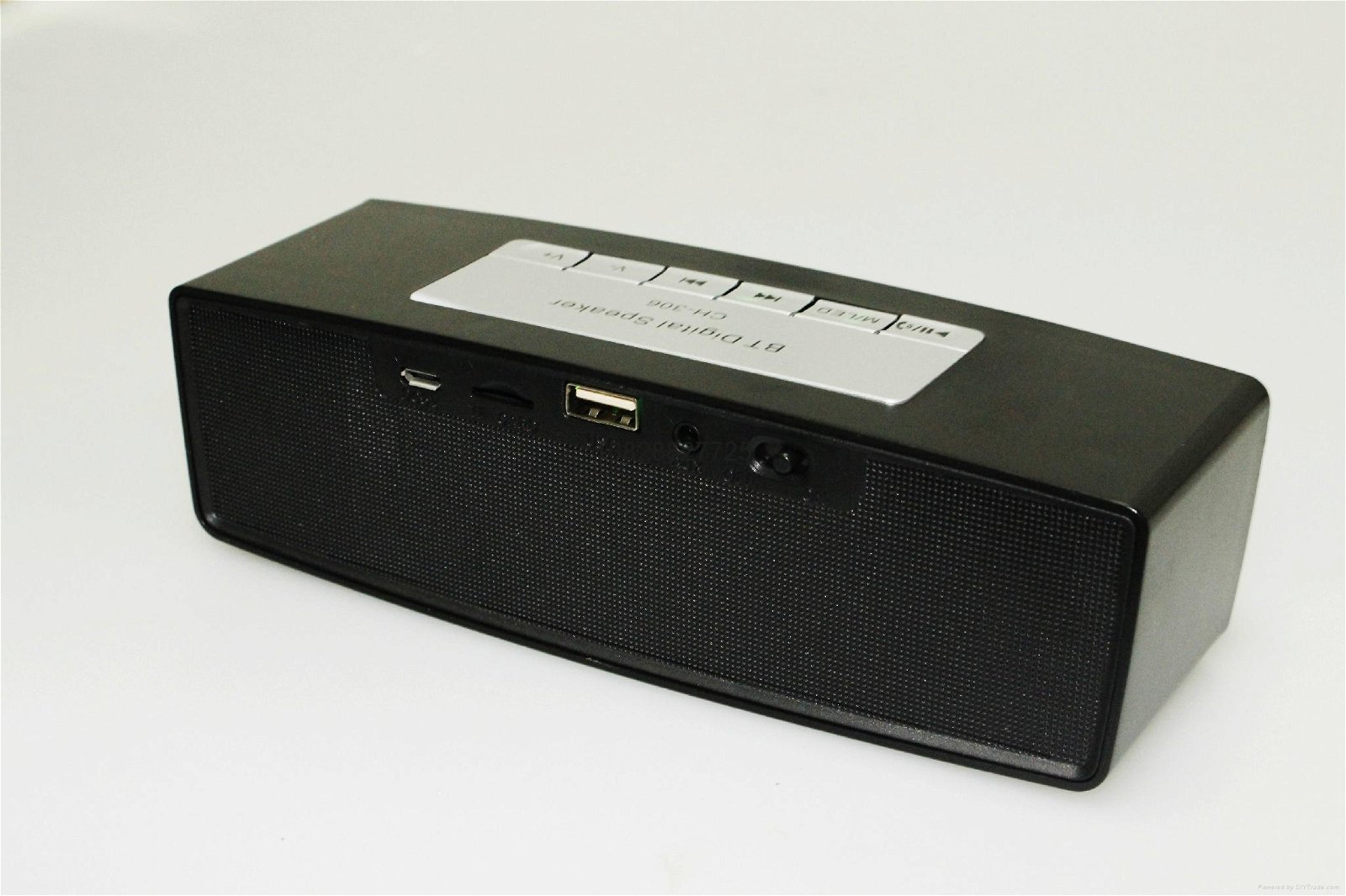 2015 New arrival portable led light music mini bluetooth speaker 2