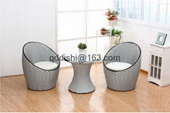 Outdoor furniture rattan patio table with glass 