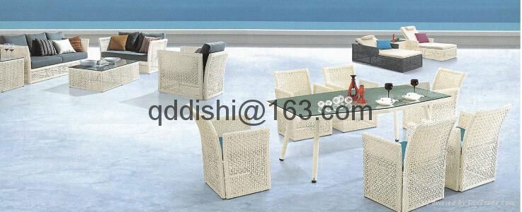 tempered glass round table set with two rattan chairs for outdoor used 2