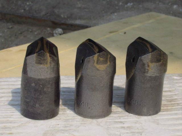 Hard carbide chisel bit for iron and coal or road construction