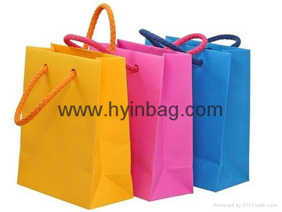 Recycled paper shopping bag 