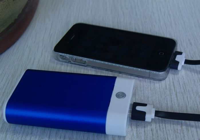 Power bank with aluminium alloy housing and highlight LED torch 3