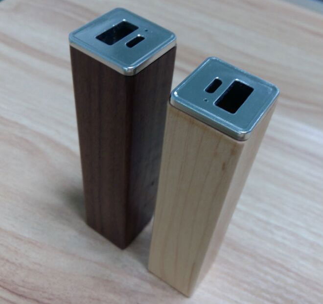 Power bank with wooden design 2
