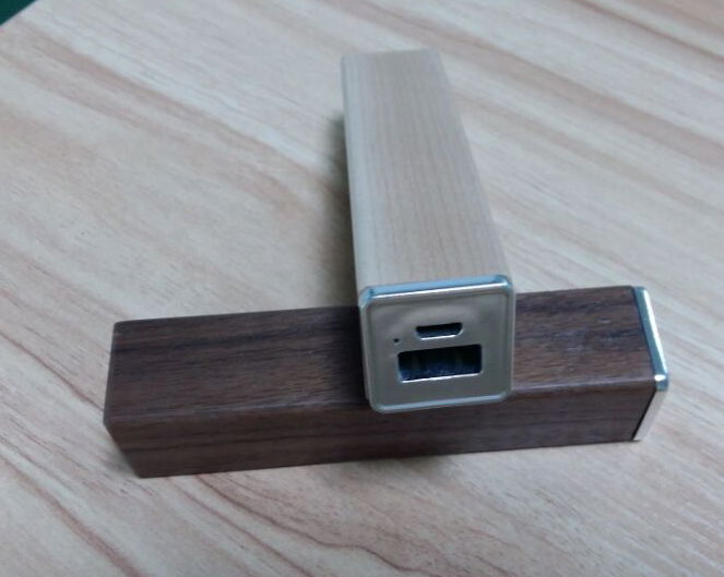 Power bank with wooden design 3