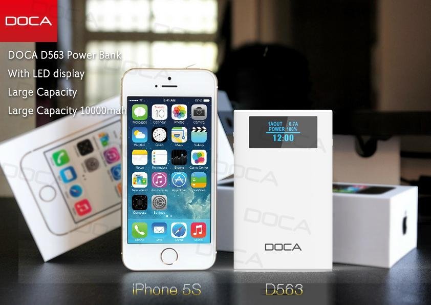 DOCA D563 10000mah power bank showing time and Alarm function 3