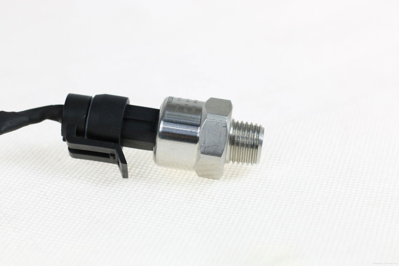 Small pressure transmitter