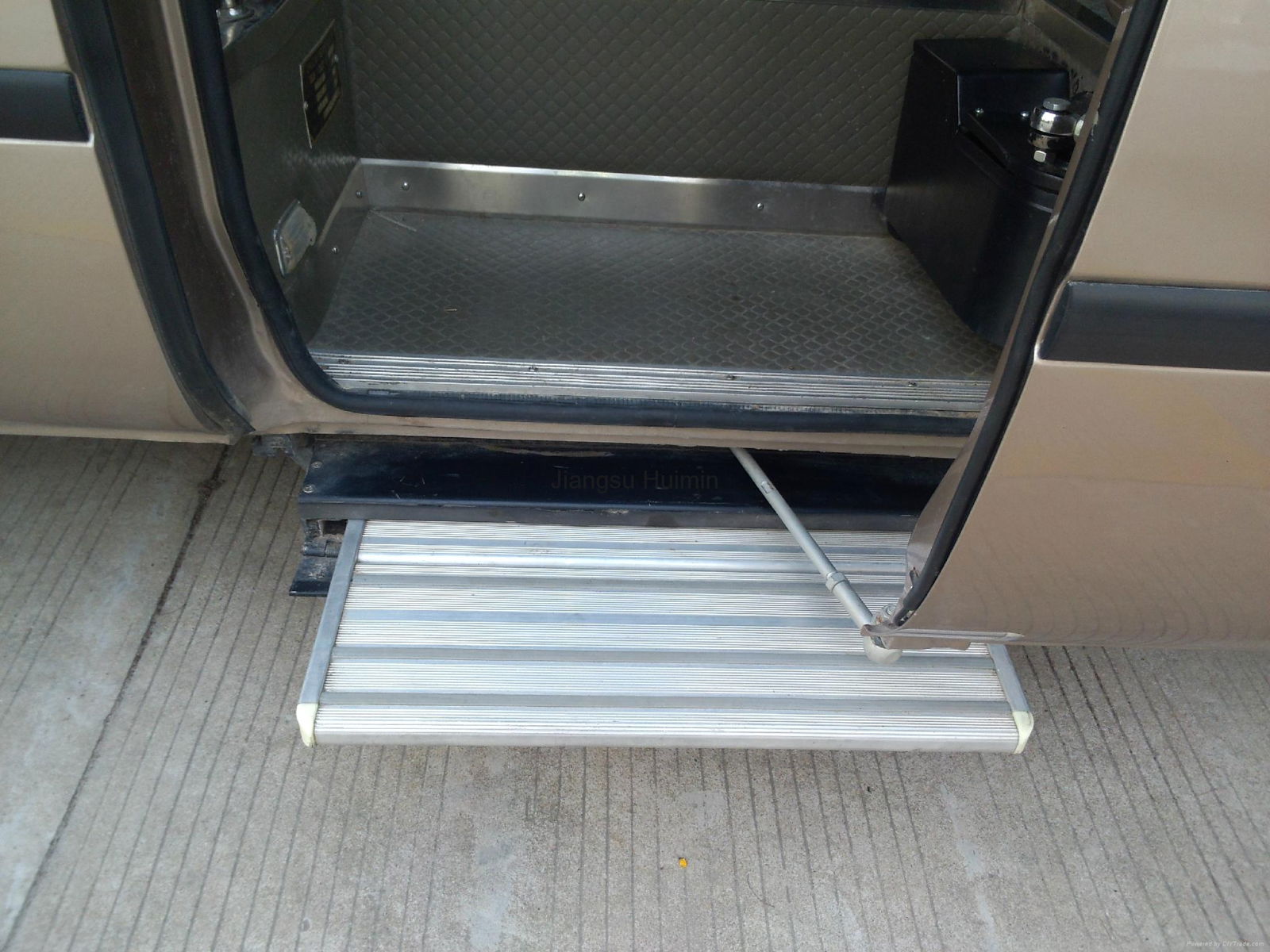 Bus electrical retractable step
