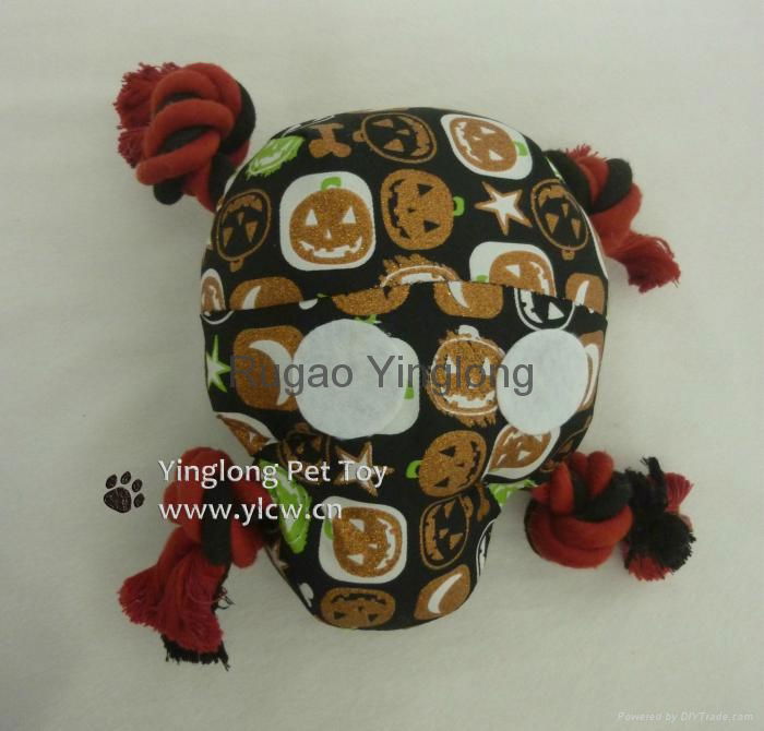 Stuffed skull with rope tug dog toy