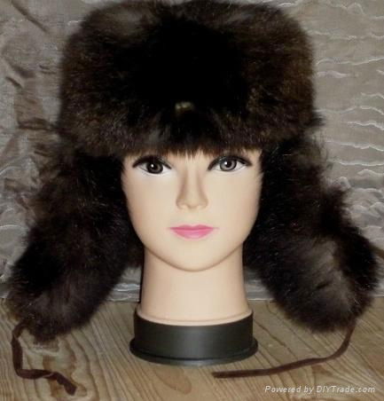 66 pieces fur hats in different size and type