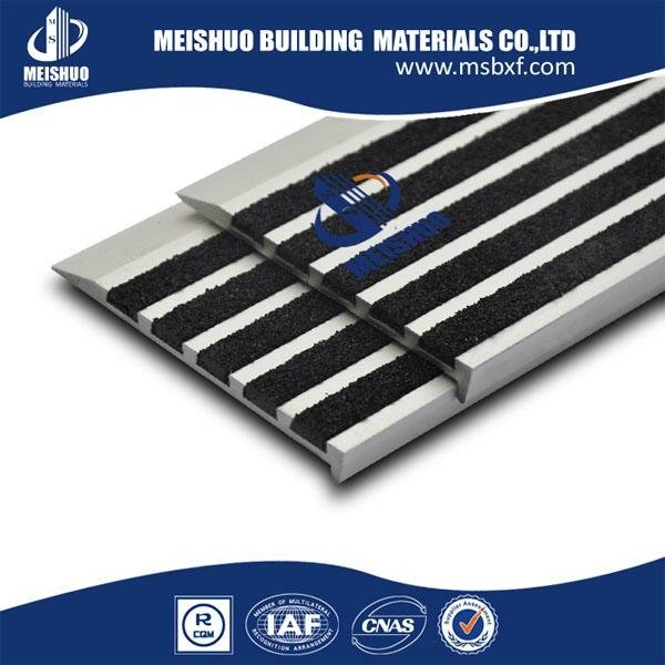 Carborundum Stair nosing & treads stripes for stairs 2