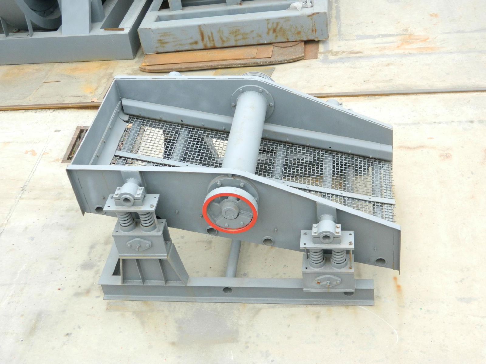  SZZ series self-centering vibrating screen 4