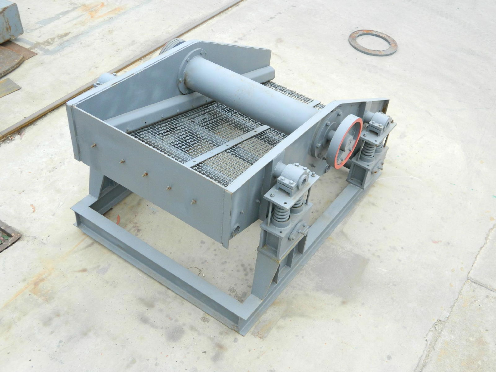  SZZ series self-centering vibrating screen