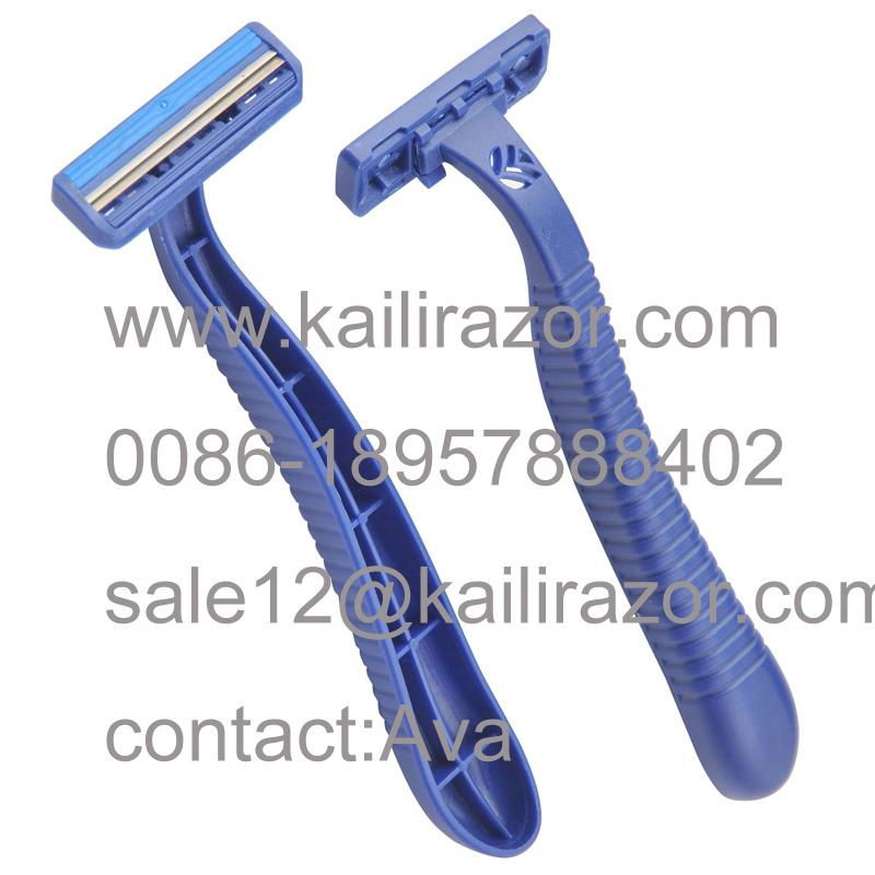 Twin blade plastic handle disposable razor 