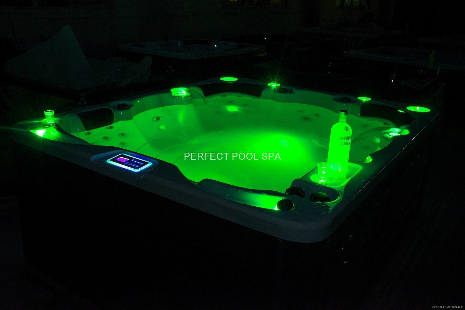 Luxury hot tub with nice design and competitive price