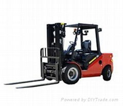 Royal to sell 4t Diese forklifts