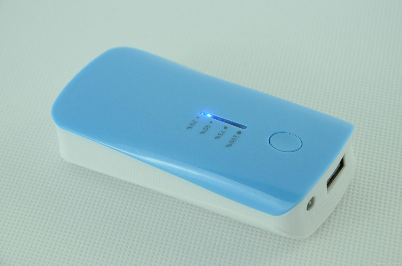 3600mAh Universal Power Banks with LED Light and Plastic Casing, Customized Logo 4