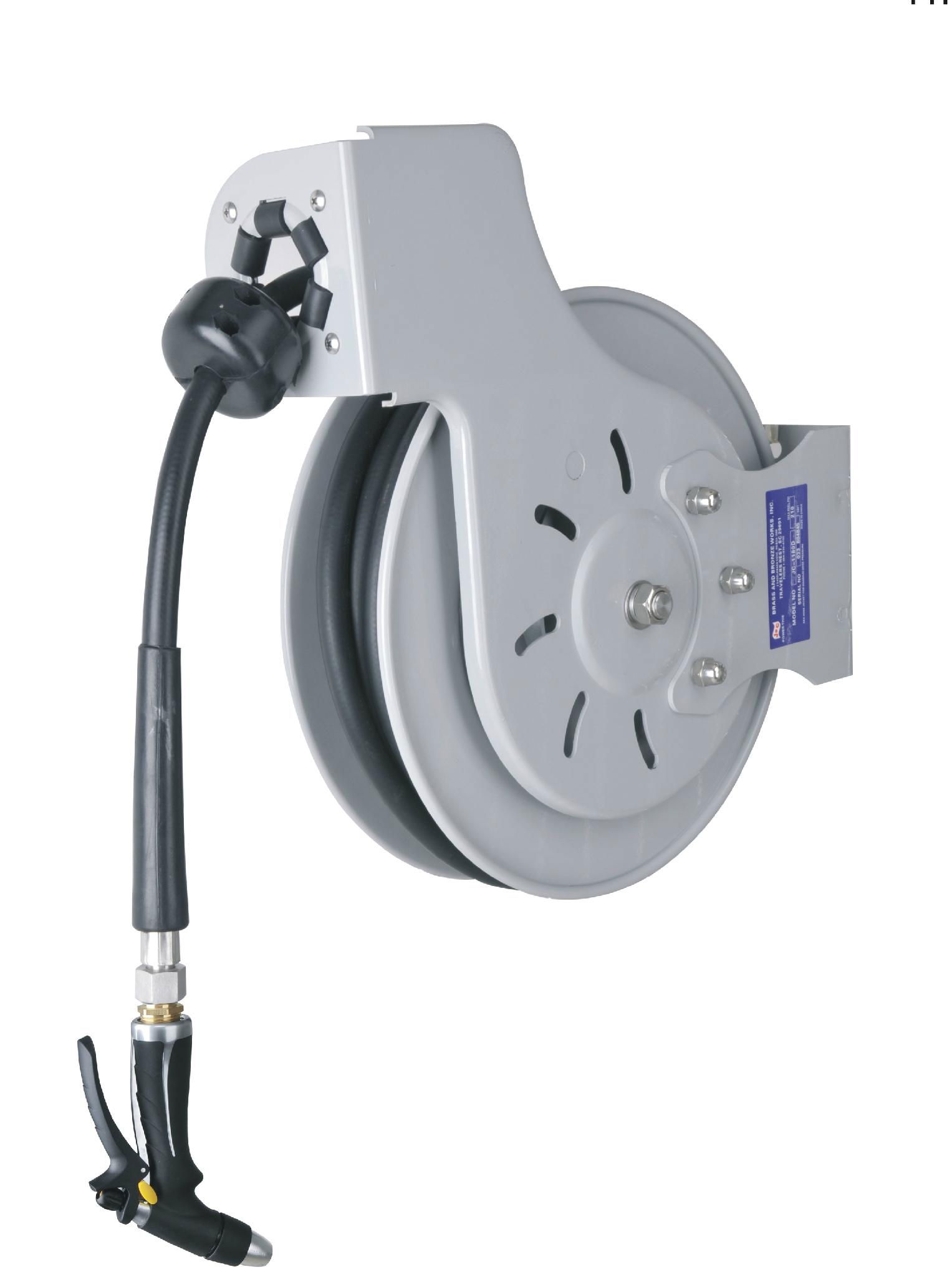 wall mounted retractable hose reel 2