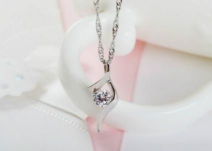 Chinese Fine S925 Sterling Silver Platinum Plated Zirconia Pendant 2