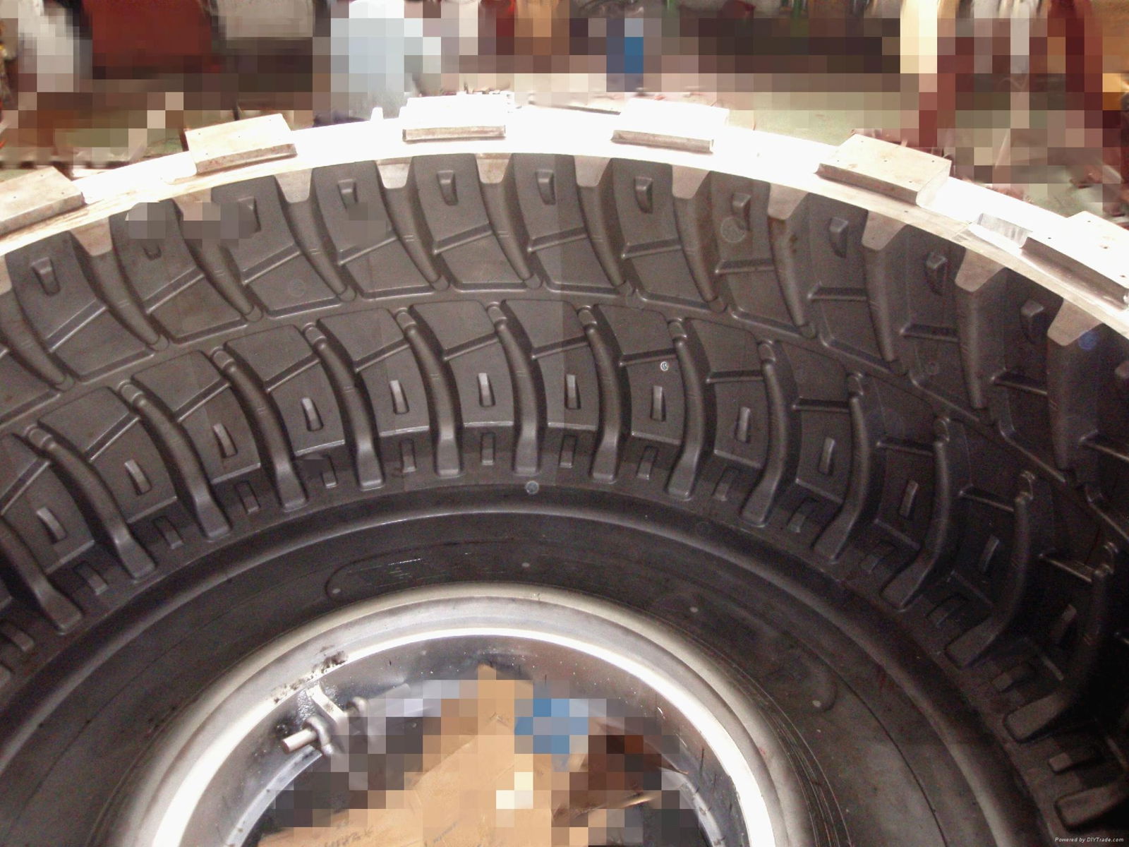 Giant Segmented OTR Tire Mold