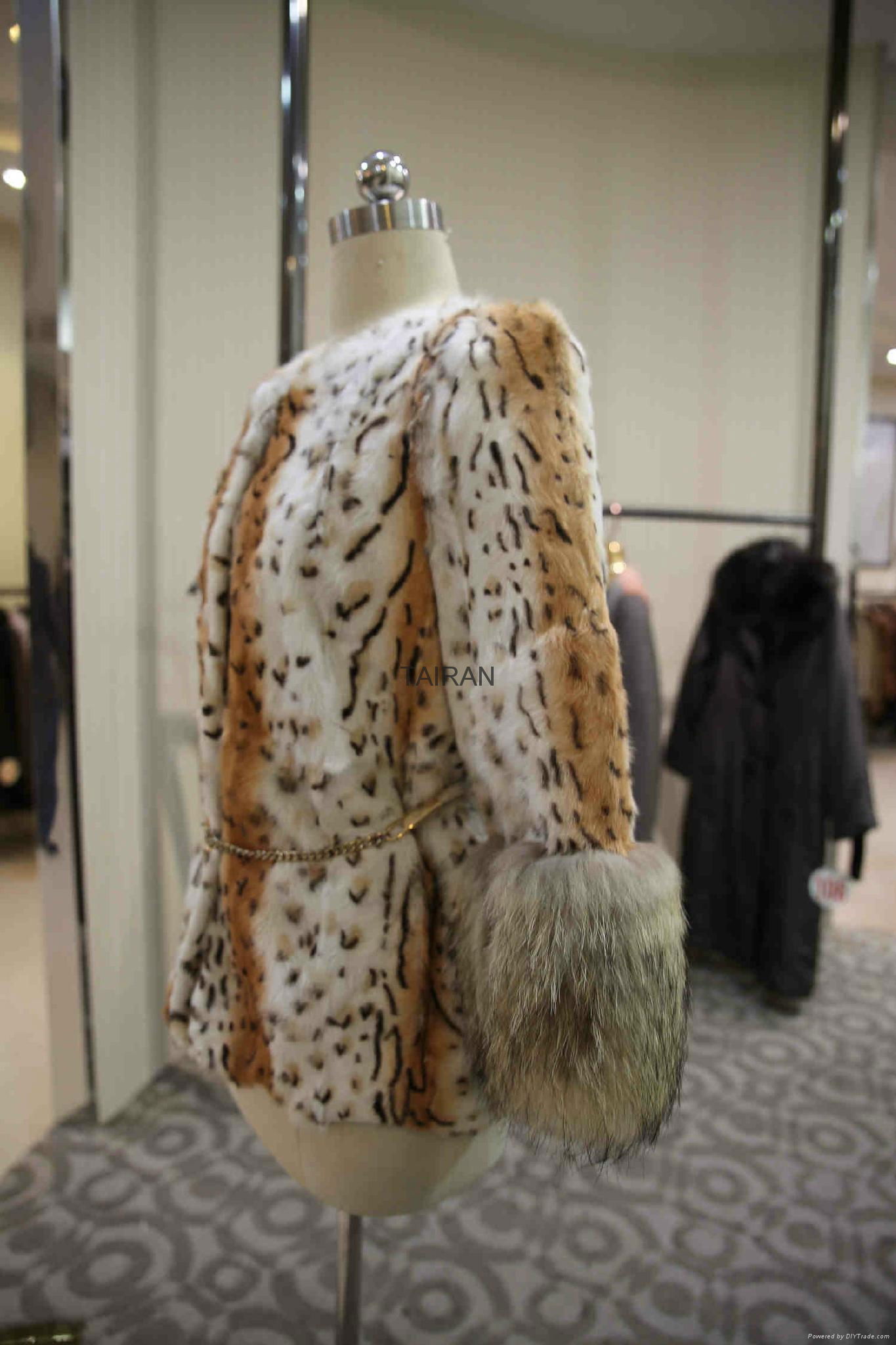 Women's printed fur short luxury coat with metal belt 2