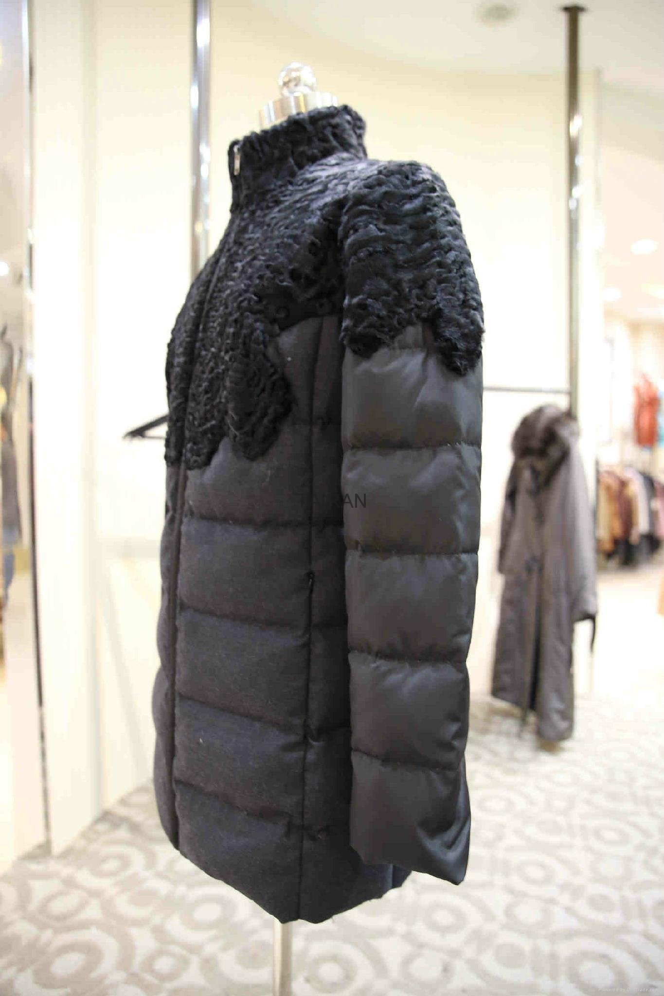 Women's black long down coat with fur  2