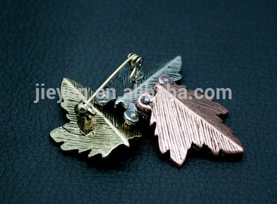 Metal flower lapel pin for party