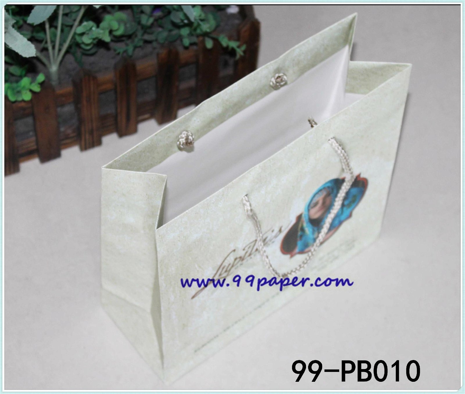 Custome paper bag and gift boxes by cheaper price 2