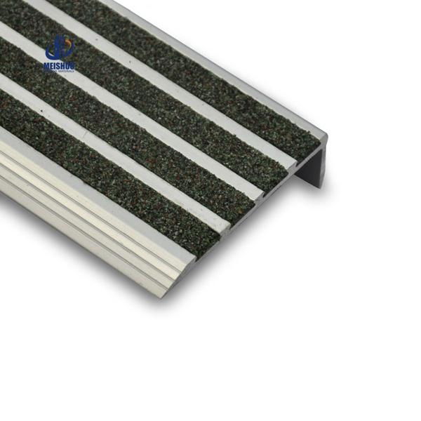 No skid carborundum stair tread with beveled nosing 3