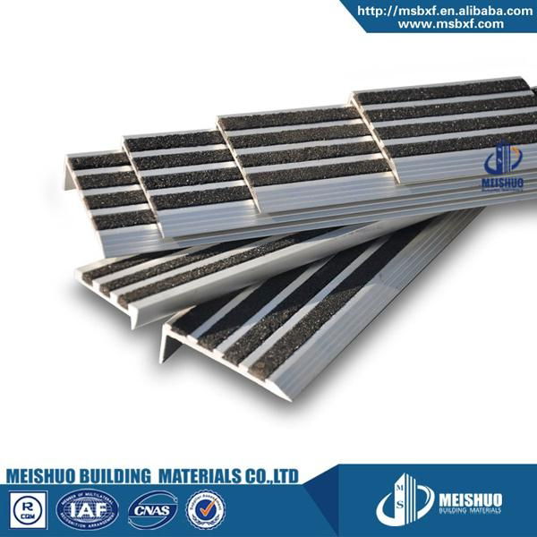 No skid carborundum stair tread with beveled nosing