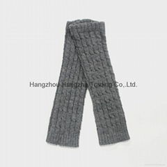 100% acrylic knitting gloves, long size, with cable stitch