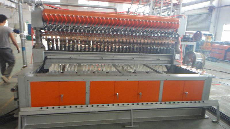 Security fencing mesh welding machine 4