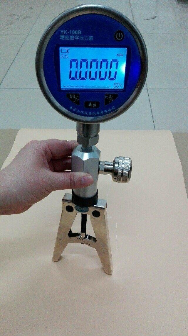 Hand Pressure Test Pump 4