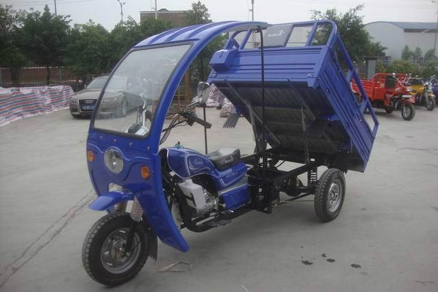 three wheel cargo tricycle with semi cabin  2