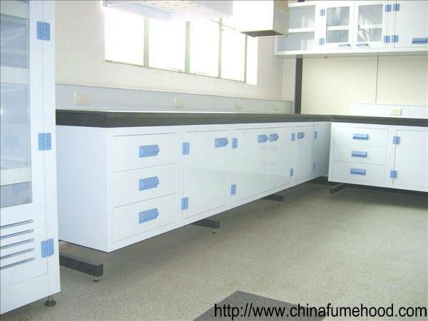 pp lab workbench with pp sink and water faucets