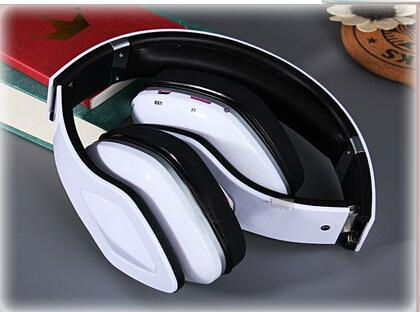 Wireless Bluetooth headphone Folding sports mp3 music player headset with fm  2