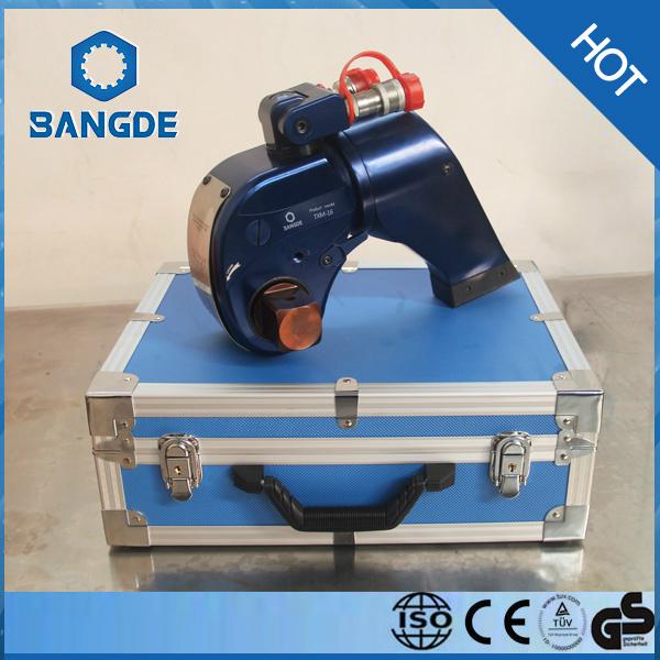 Low profile hydraulic torque wrench for hex bolt 3