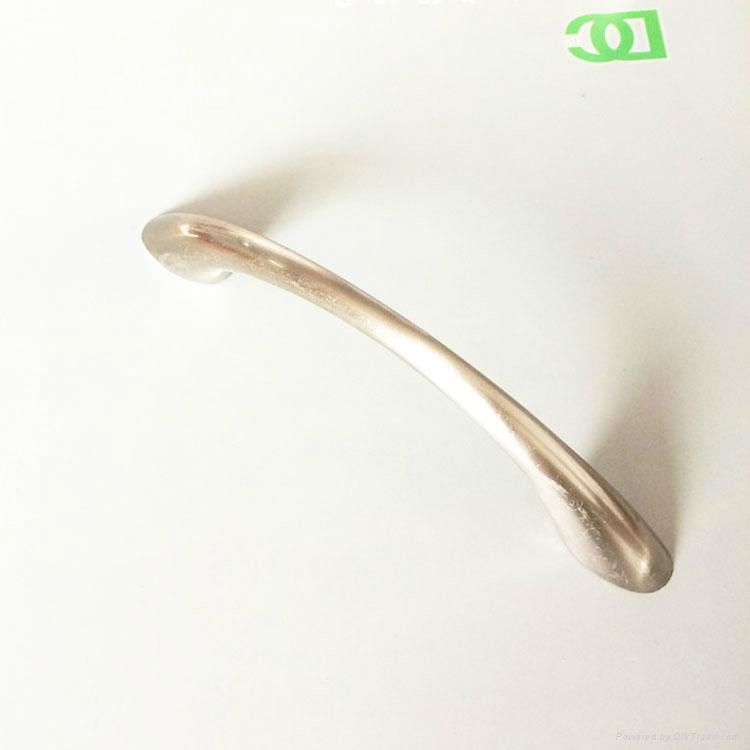 Contemporary bow shape zinc alloy cabinet pulls c.c:96mm