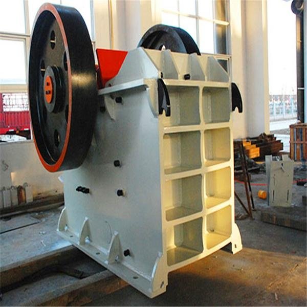 stone jaw crusher with foundry or welded structure. 4