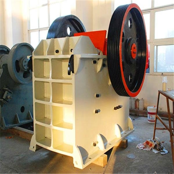 stone jaw crusher with foundry or welded structure. 2