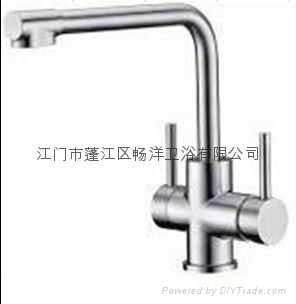 Cold and hot water kitchen faucet 2