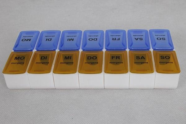 7 days Pill Box With Clip Lids 4