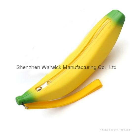 2015 new design hot selling banana shape silicone pencil bag 2