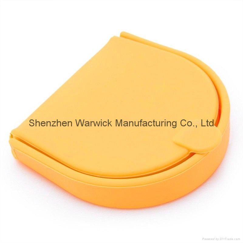 2015 hot selling candy color u shape silicone coin case 3