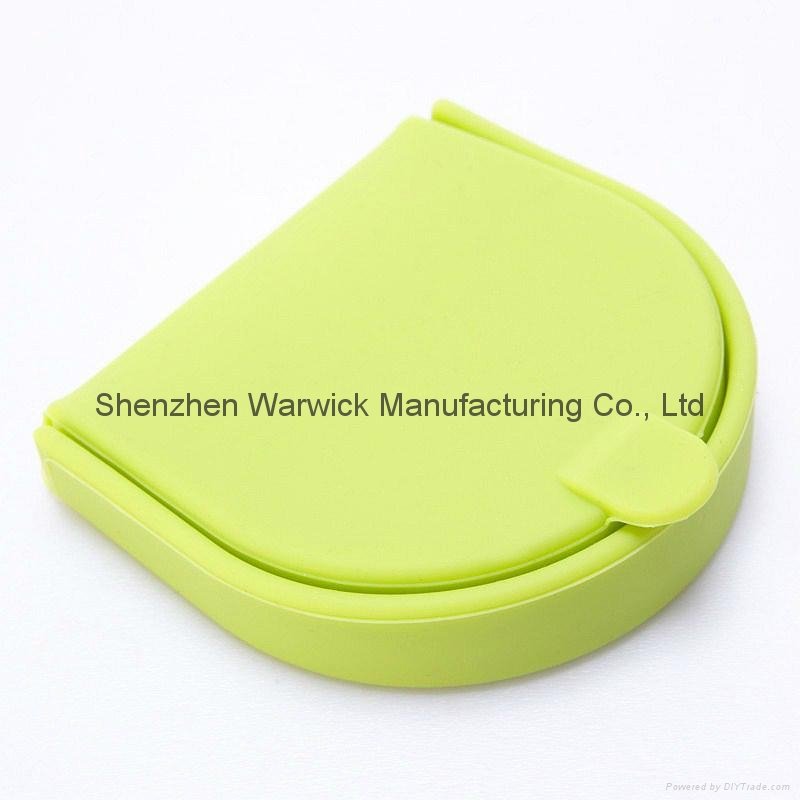 2015 hot selling candy color u shape silicone coin case 2