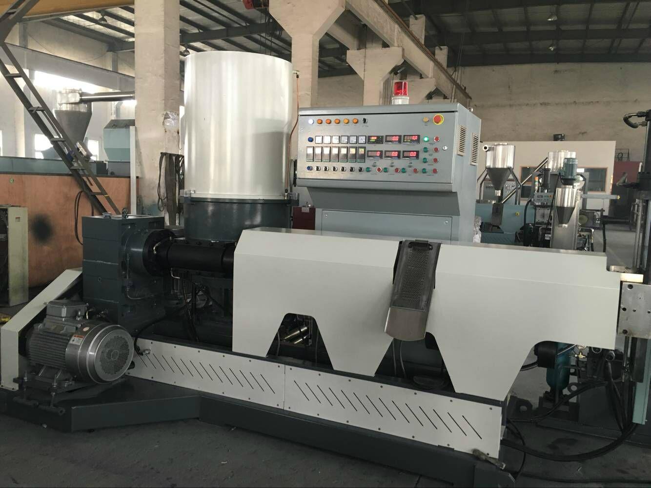 PP,PE film plastic granulator and plastic recycling machine 3