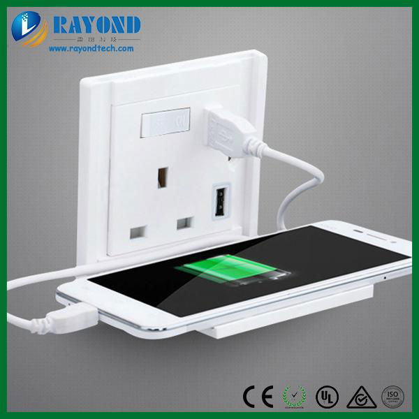 Single Gang British Standard Switched Power Outlet with 2.4A USB Charging Ports 3