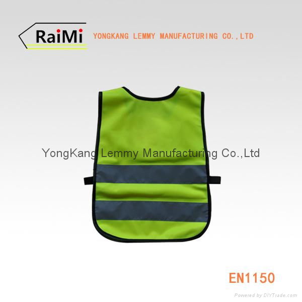 High-Visibility Reflective Safety Vest For Children 3