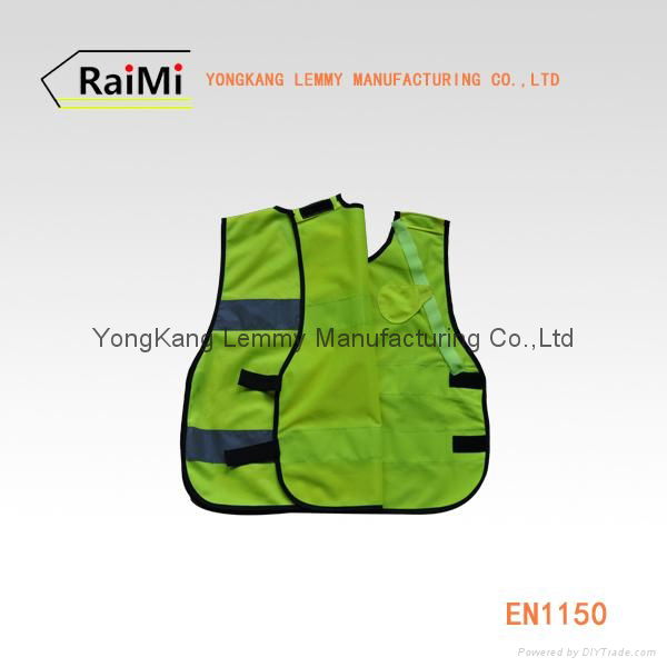 High-Visibility Reflective Safety Vest For Children 3