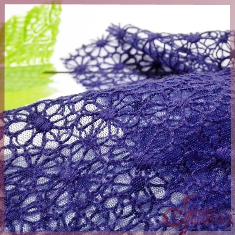 Netting lace embroidered with cotton thread 4